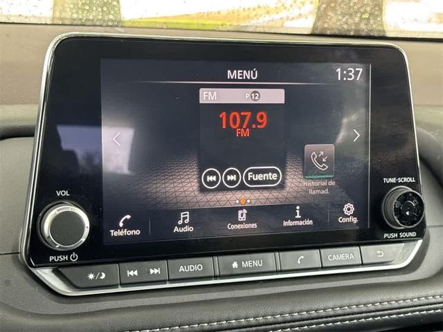 Photo of 2023 Glacier White Nissan Rogue