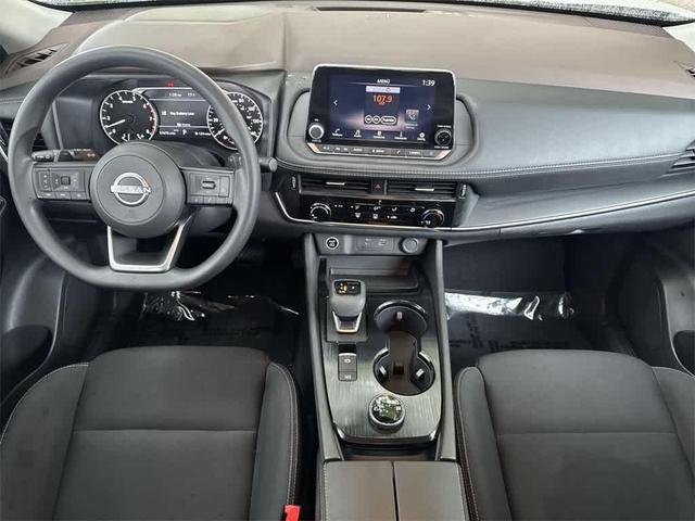 Photo of 2023 Glacier White Nissan Rogue