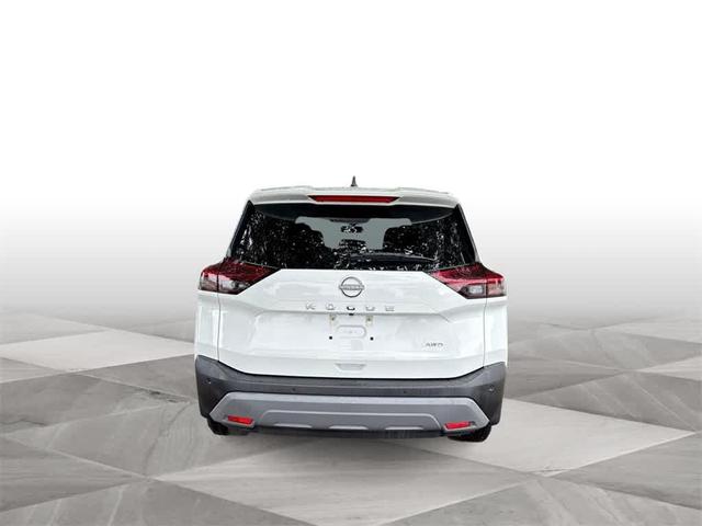 Photo of 2023 Glacier White Nissan Rogue