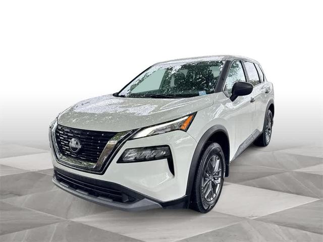 Photo of 2023 Glacier White Nissan Rogue