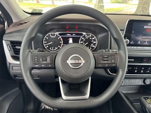 Photo of 2023 Glacier White Nissan Rogue