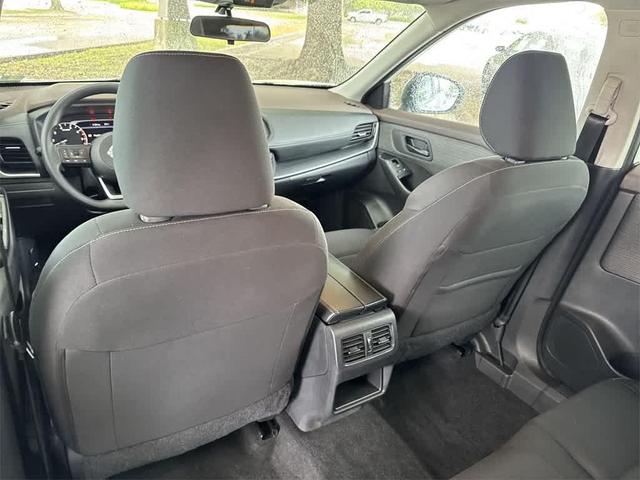 Photo of 2023 Glacier White Nissan Rogue