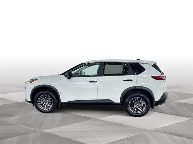 Photo of 2023 Glacier White Nissan Rogue