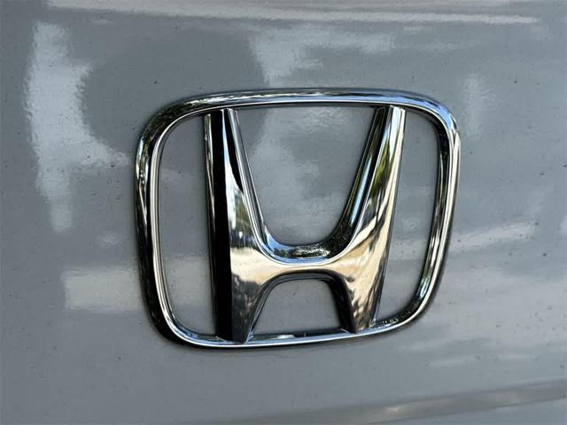 Photo of 2022 Platinum White Pearl Honda Civic