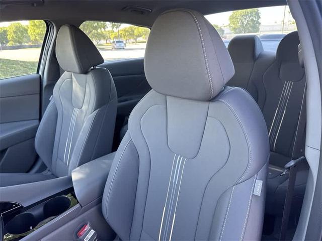 Photo of 2025 White Hyundai ELANTRA HEV