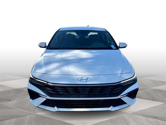 Photo of 2025 White Hyundai ELANTRA HEV