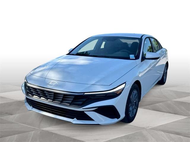 Photo of 2025 White Hyundai ELANTRA HEV