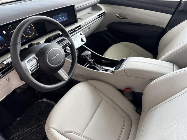 Photo of 2025 Phantom Black Hyundai TUCSON