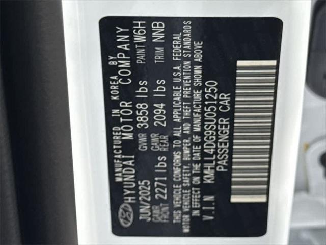 Photo of 2025 White Hyundai ELANTRA