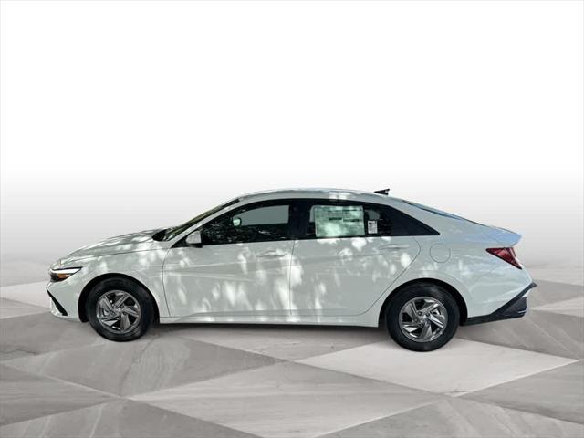 Photo of 2025 White Hyundai ELANTRA