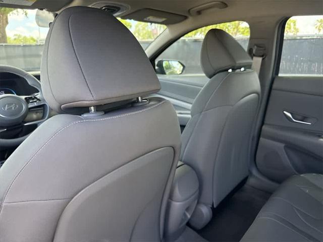 Photo of 2025 Gray Hyundai ELANTRA