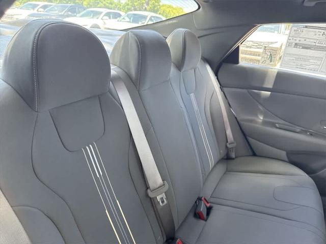 Photo of 2025 Gray Hyundai ELANTRA