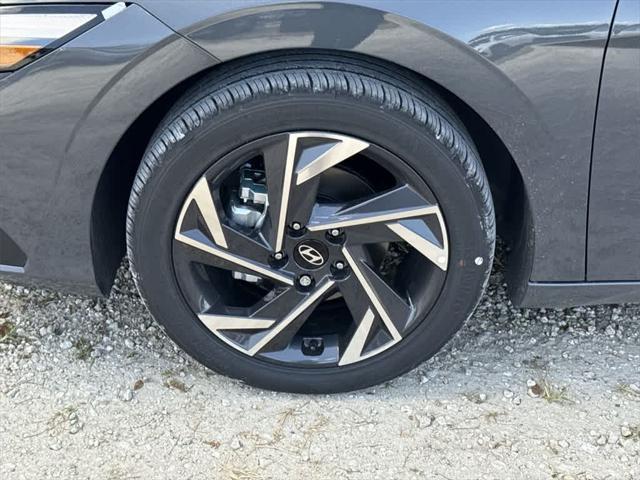 Photo of 2025 Gray Hyundai ELANTRA