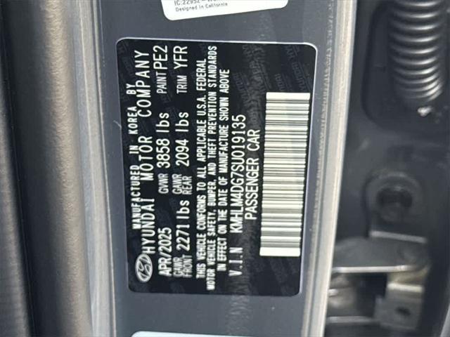 Photo of 2025 Gray Hyundai ELANTRA
