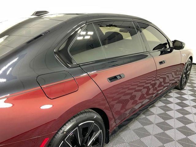 Photo of 2024 Aventurin Red Metallic BMW i7