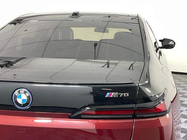 Photo of 2024 Aventurin Red Metallic BMW i7
