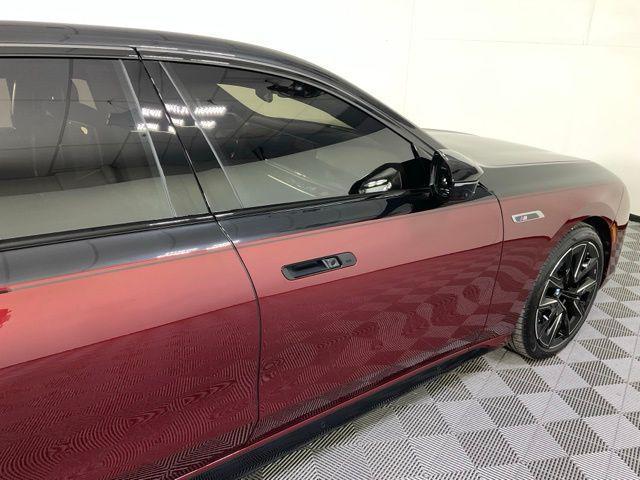 Photo of 2024 Aventurin Red Metallic BMW i7