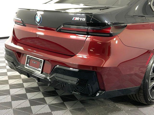 Photo of 2024 Aventurin Red Metallic BMW i7