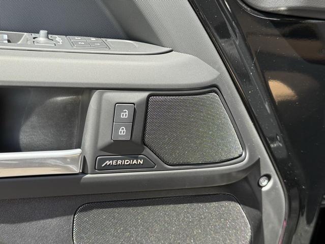 Photo of 2025 Santorini Black Metallic Land Rover Defender