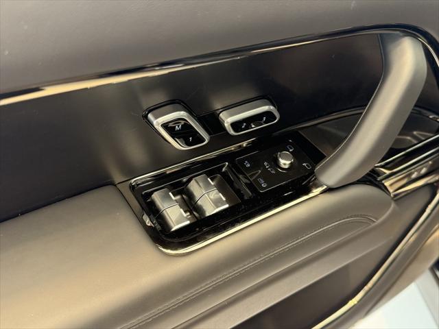 Photo of 2025 Santorini Black Metallic Land Rover Range Rover