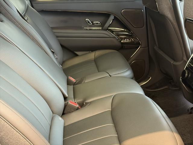 Photo of 2025 Santorini Black Metallic Land Rover Range Rover