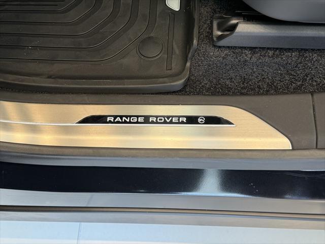 Photo of 2025 Santorini Black Metallic Land Rover Range Rover