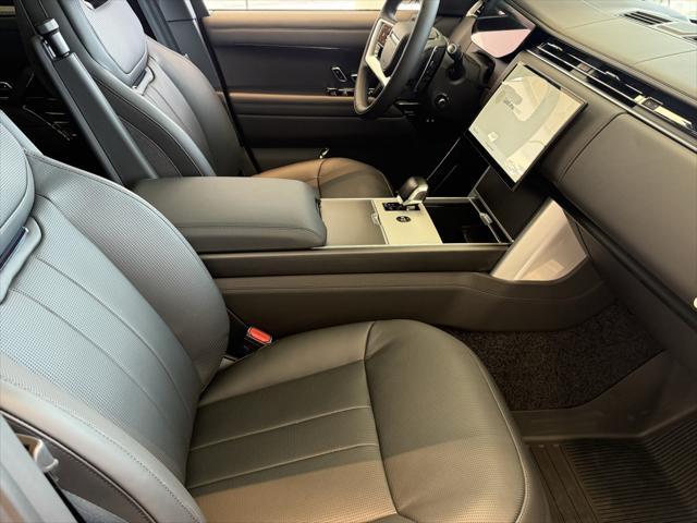 Photo of 2025 Santorini Black Metallic Land Rover Range Rover