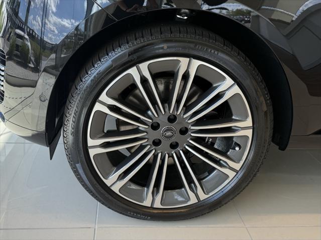 Photo of 2025 Santorini Black Metallic Land Rover Range Rover