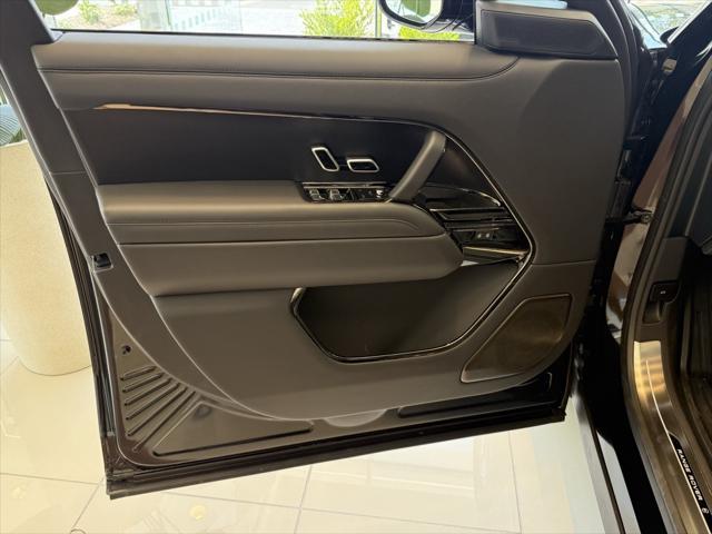 Photo of 2025 Santorini Black Metallic Land Rover Range Rover