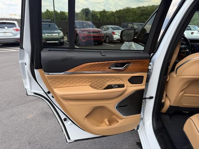 Photo of 2022 Bright White Clearcoat Jeep Grand Cherokee