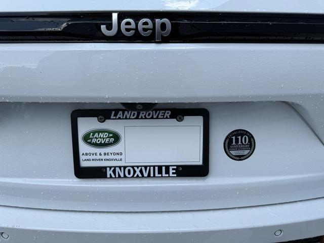 Photo of 2022 Bright White Clearcoat Jeep Grand Cherokee