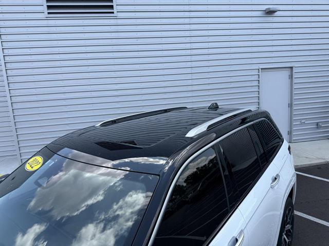 Photo of 2022 Bright White Clearcoat Jeep Grand Cherokee