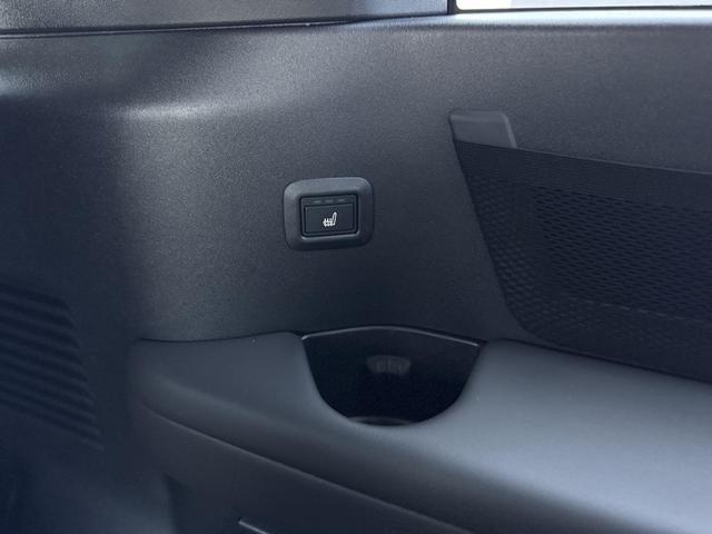 Photo of 2025 Santorini Black Metallic Land Rover Defender