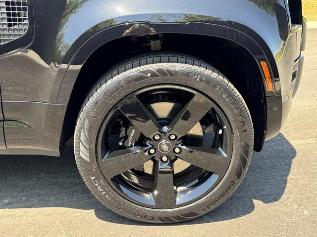 Photo of 2025 Santorini Black Metallic Land Rover Defender