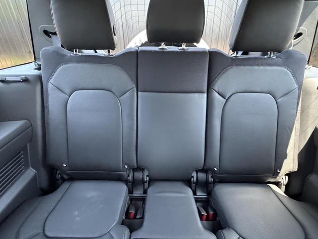 Photo of 2025 Santorini Black Metallic Land Rover Defender