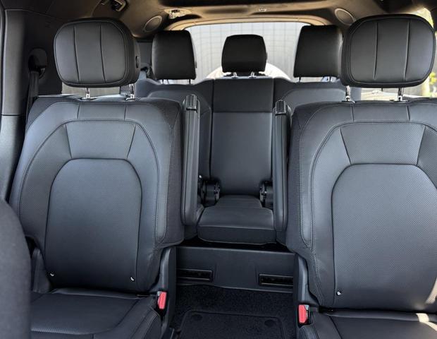 Photo of 2025 Santorini Black Metallic Land Rover Defender
