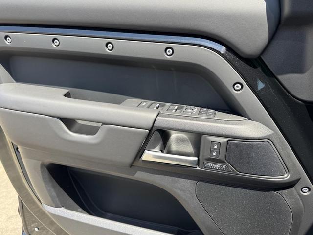 Photo of 2025 Santorini Black Metallic Land Rover Defender