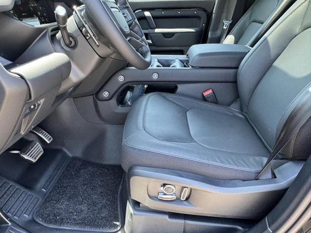 Photo of 2025 Santorini Black Metallic Land Rover Defender