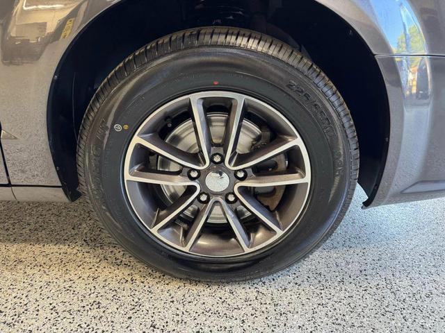 Photo of 2017 Gray Dodge Grand Caravan