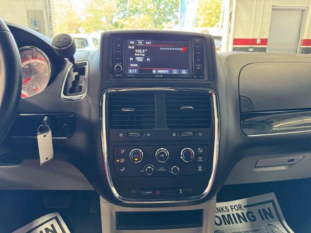 Photo of 2017 Gray Dodge Grand Caravan