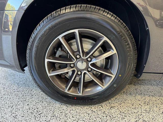 Photo of 2017 Gray Dodge Grand Caravan