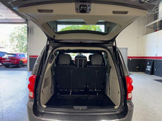 Photo of 2017 Gray Dodge Grand Caravan