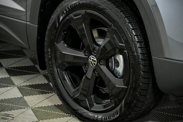 Photo of 2025 Platinum Gray Metallic Volkswagen Taos