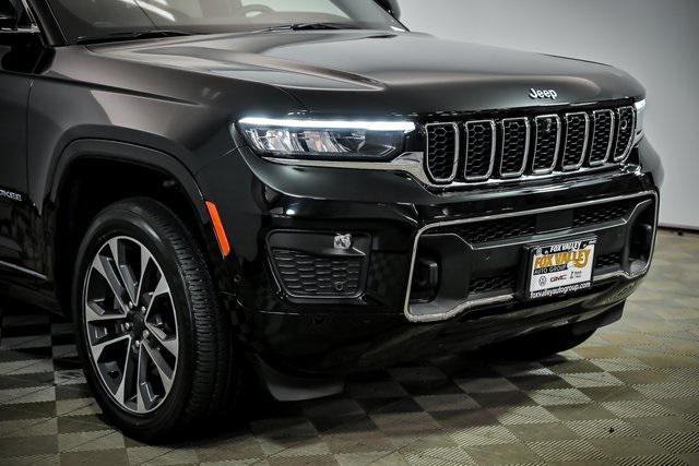 Photo of 2023 Diamond Black Crystal Pearlcoat Jeep Grand Cherokee 4xe
