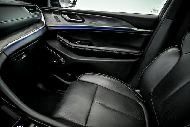 Photo of 2023 Diamond Black Crystal Pearlcoat Jeep Grand Cherokee 4xe