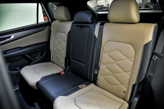 Photo of 2025 Pure White Volkswagen Atlas Cross Sport