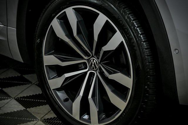 Photo of 2022 Silver Metallic Volkswagen Atlas Cross Sport