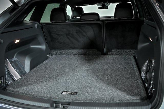 Photo of 2022 Silver Metallic Volkswagen Atlas Cross Sport