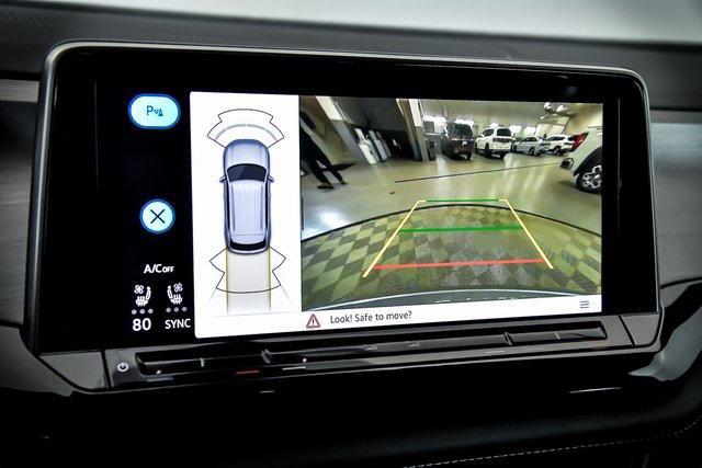 Photo of 2025 Silver Mist Metallic Volkswagen Atlas Cross Sport