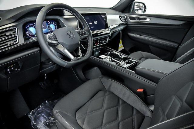 Photo of 2025 Silver Mist Metallic Volkswagen Atlas Cross Sport